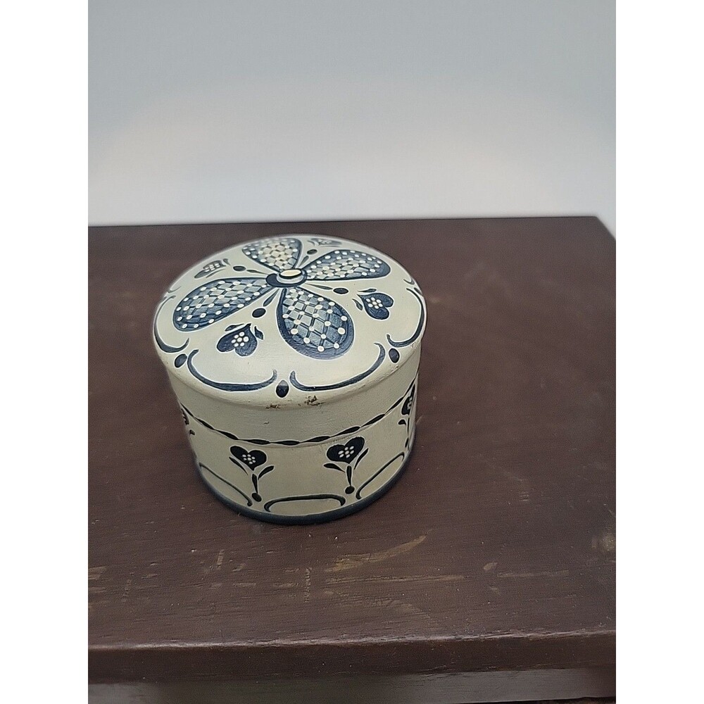 Handpainted Wooden Round Trinket Box Blue White Flowers Heart Signed 1984 Vtg